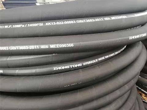 Installation Precautions for Hydraulic Hoses in Excavators